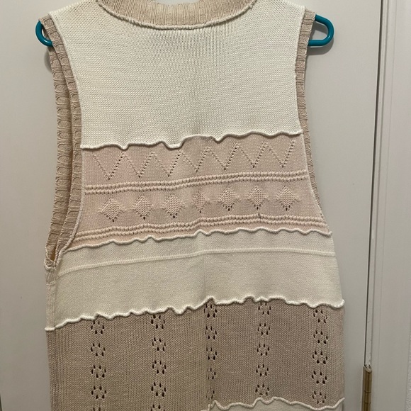 Liz wear beige/light tan button up vest Size Medium - Picture 6 of 9